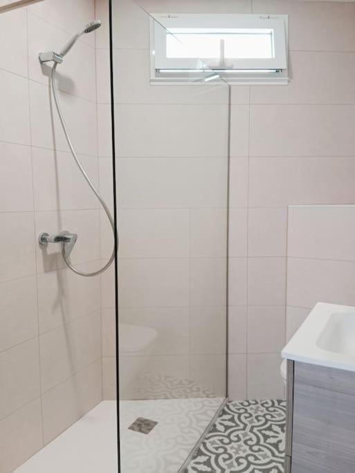 A Ledicia De Ana Apartment Viveiro Bagian luar foto